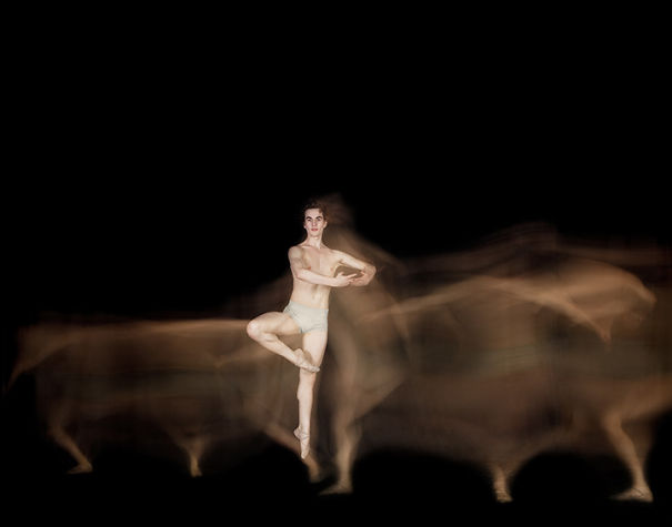 14 Long-Exposure Photographs Showing Ballet Dancers Slicing Through Space 14 Long-Exposure Photographs Showing Ballet Dancers Slicing Through Space