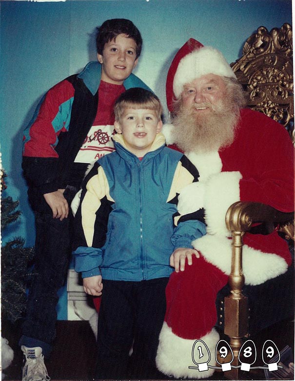 Two Brothers Have Been Taking Pictures With Santa For The Last 34 Years Two Brothers Have Been Taking Pictures With Santa For The Last 34 Years