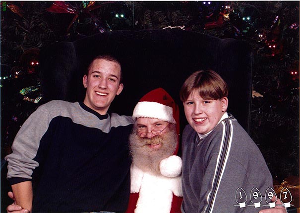 Two Brothers Have Been Taking Pictures With Santa For The Last 34 Years Two Brothers Have Been Taking Pictures With Santa For The Last 34 Years