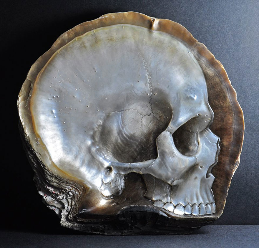 Delicate Skulls Carved Into Mother Of Pearl Shells By Gregory Halili Delicate Skulls Carved Into Mother Of Pearl Shells By Gregory Halili