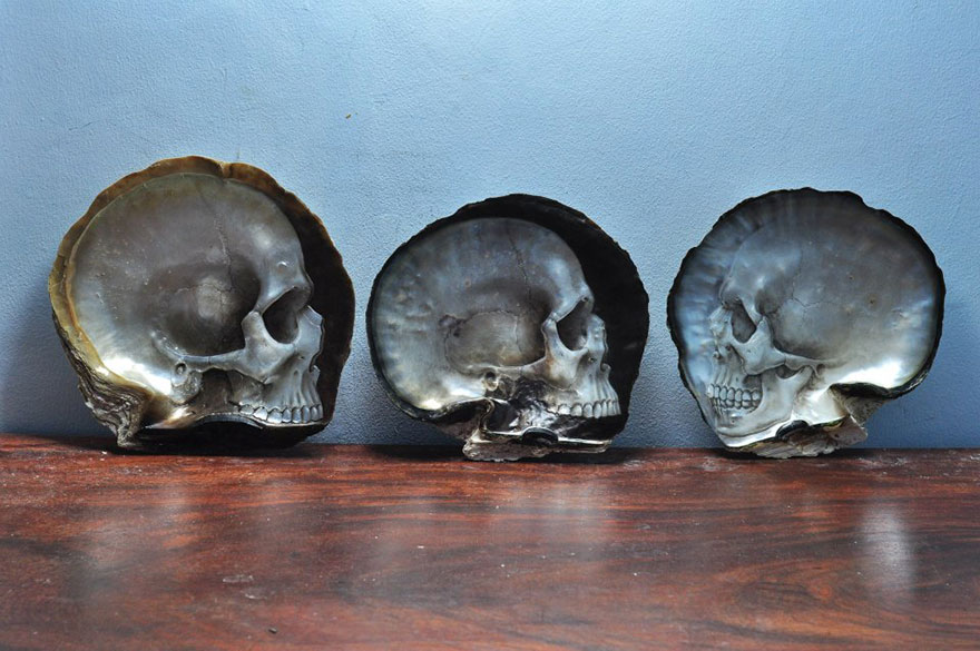 Delicate Skulls Carved Into Mother Of Pearl Shells By Gregory Halili Delicate Skulls Carved Into Mother Of Pearl Shells By Gregory Halili