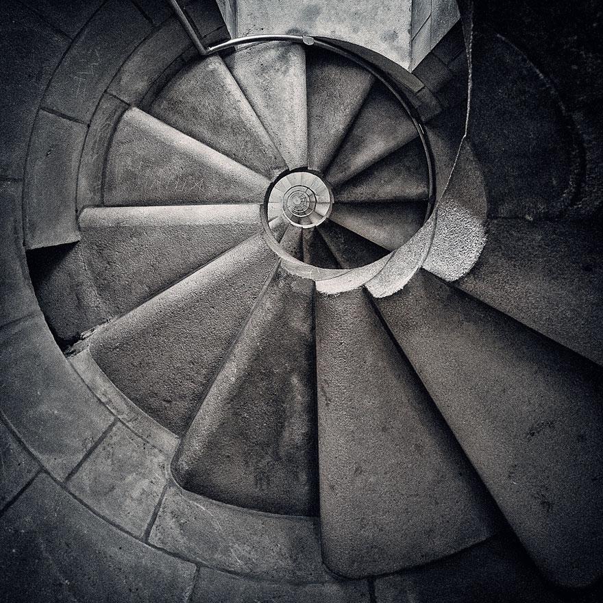 30 Mesmerizing Examples of Spiral Staircase Photography 30 Mesmerizing Examples of Spiral Staircase Photography