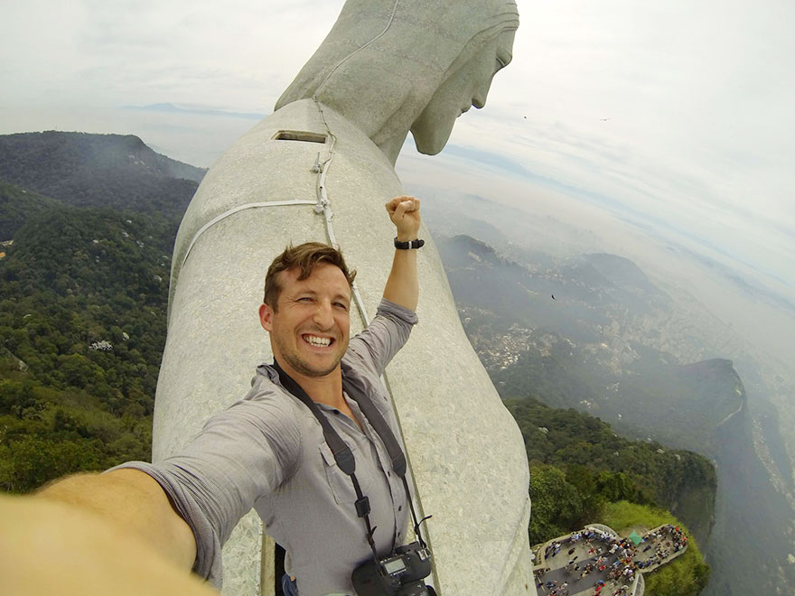 World’s Most Impressive Selfie Taken On The 98-foot (38-metre) Tall Christ The Redeemer Statue In Rio World’s Most Impressive Selfie Taken On The 98-foot (38-metre) Tall Christ The Redeemer Statue In Rio