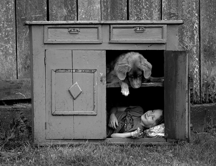 Father Takes Heartwarming Photos Of His Children And Their Animals In Rustic Village In Poland
