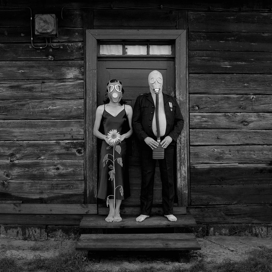 Father Takes Heartwarming Photos Of His Children And Their Animals In Rustic Village In Poland