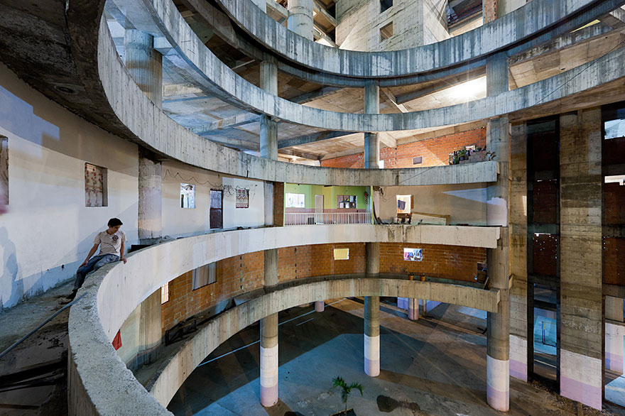 Abandoned Office Tower In Caracas Has Become The World’s Tallest Slum Abandoned Office Tower In Caracas Has Become The World’s Tallest Slum
