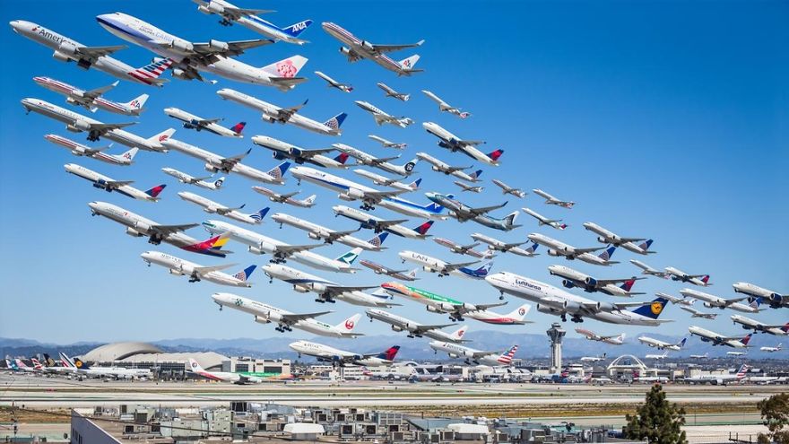 Photographer Captures 8 Hours&#8217; Worth Of Plane Take-offs In Single Image