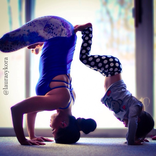 Mother And 4-Year-Old Daughter Take Adorable Pictures Of Their Impressive Yoga Poses Mother And 4-Year-Old Daughter Take Adorable Pictures Of Their Impressive Yoga Poses