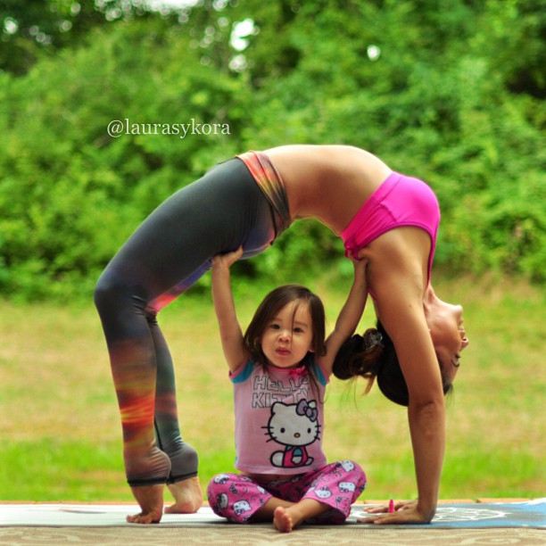 Mother And 4-Year-Old Daughter Take Adorable Pictures Of Their Impressive Yoga Poses Mother And 4-Year-Old Daughter Take Adorable Pictures Of Their Impressive Yoga Poses