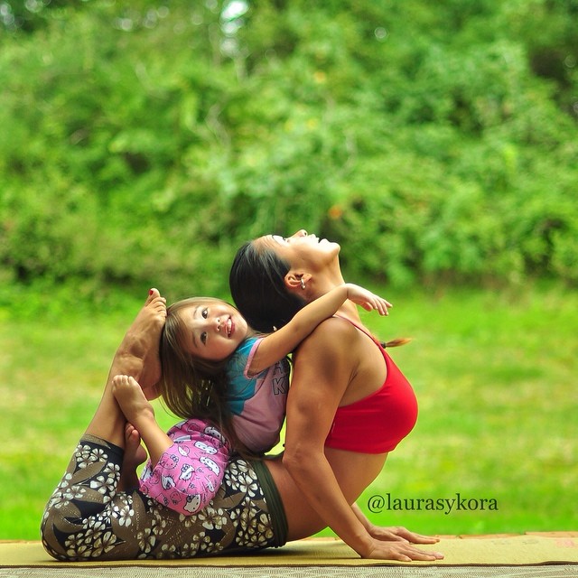 Mother And 4-Year-Old Daughter Take Adorable Pictures Of Their Impressive Yoga Poses Mother And 4-Year-Old Daughter Take Adorable Pictures Of Their Impressive Yoga Poses