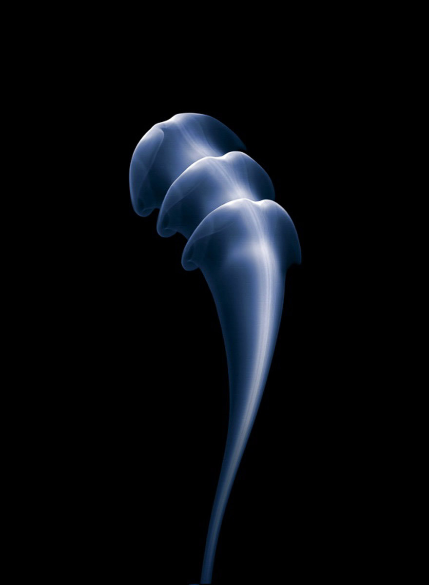 Photographer Took 100,000 Shots And Spent 3 Months Trying To Capture The Perfect Smoke Shape Photographer Took 100,000 Shots And Spent 3 Months Trying To Capture The Perfect Smoke Shape