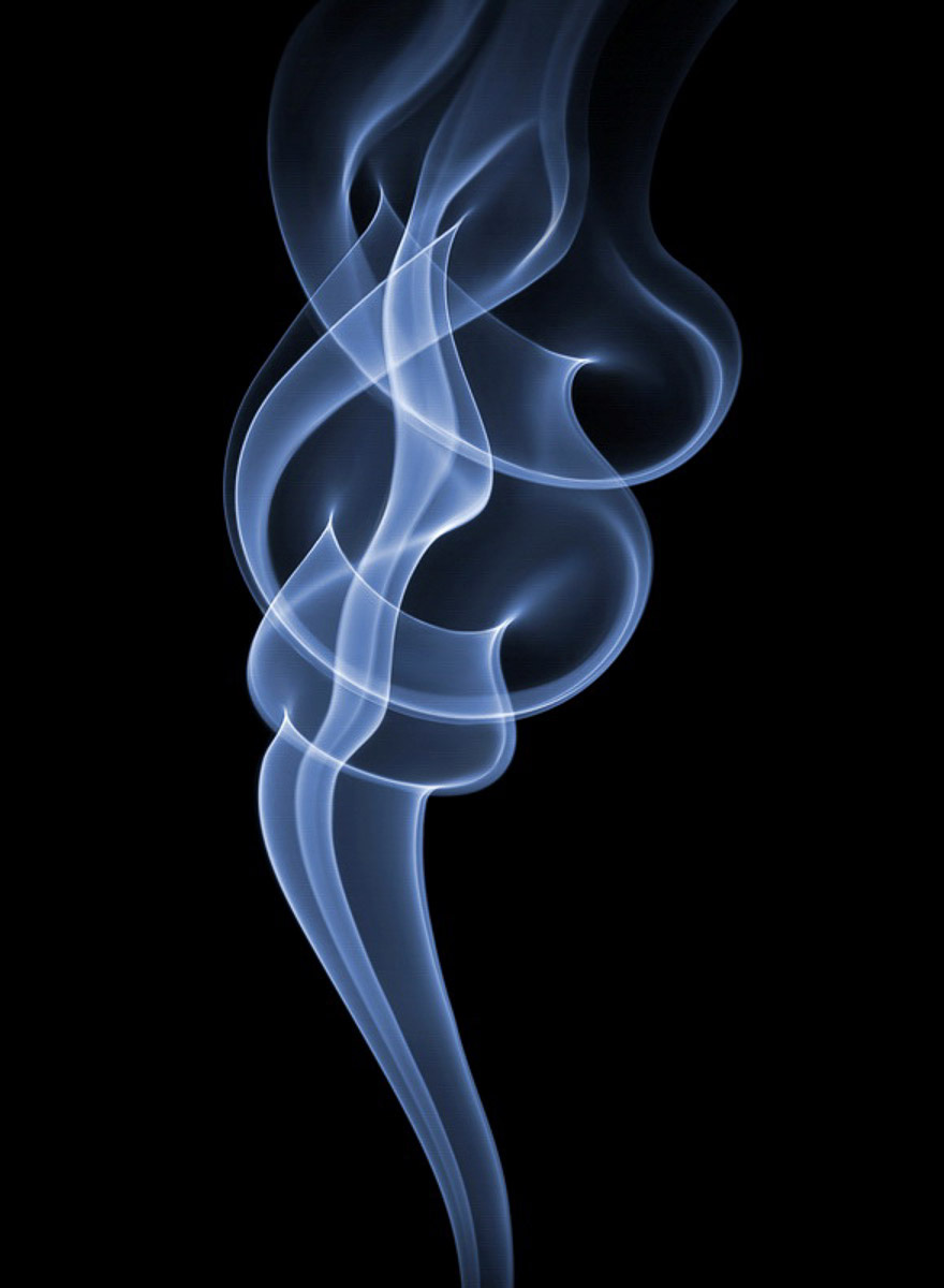 Photographer Took 100,000 Shots And Spent 3 Months Trying To Capture The Perfect Smoke Shape Photographer Took 100,000 Shots And Spent 3 Months Trying To Capture The Perfect Smoke Shape