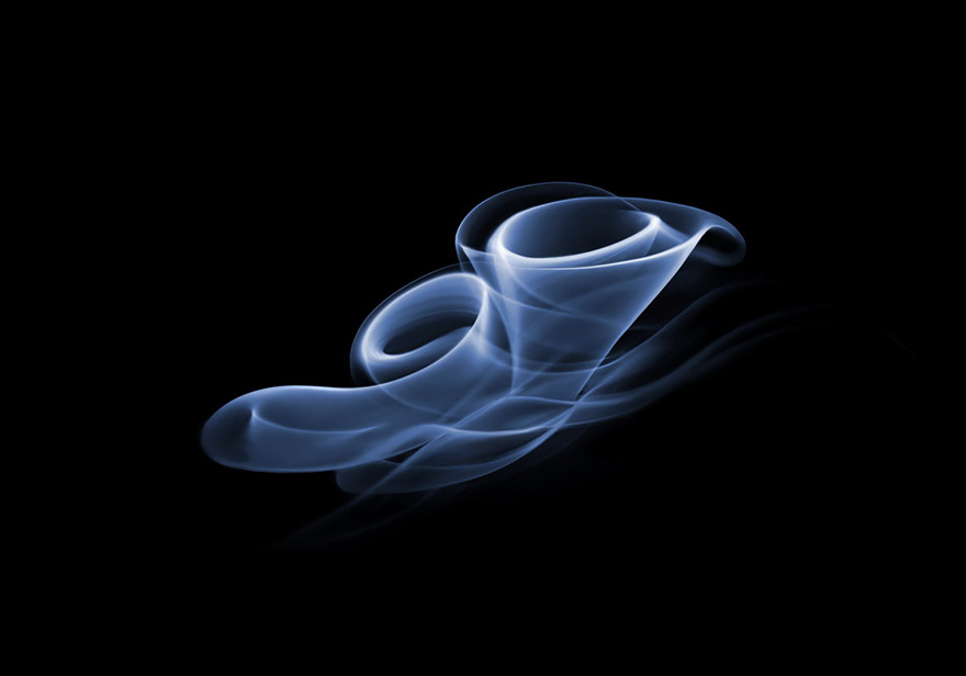 Photographer Took 100,000 Shots And Spent 3 Months Trying To Capture The Perfect Smoke Shape Photographer Took 100,000 Shots And Spent 3 Months Trying To Capture The Perfect Smoke Shape