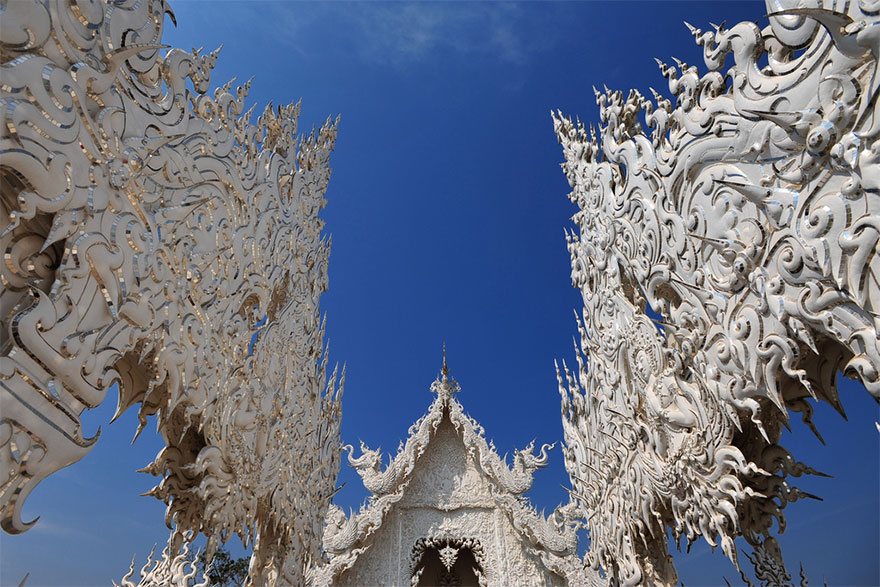 Thailand’s White Temple Looks Like It Came Down From Heaven Thailand’s White Temple Looks Like It Came Down From Heaven