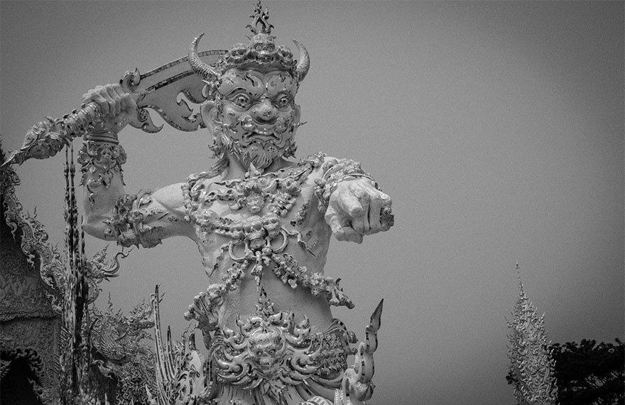 Thailand’s White Temple Looks Like It Came Down From Heaven Thailand’s White Temple Looks Like It Came Down From Heaven