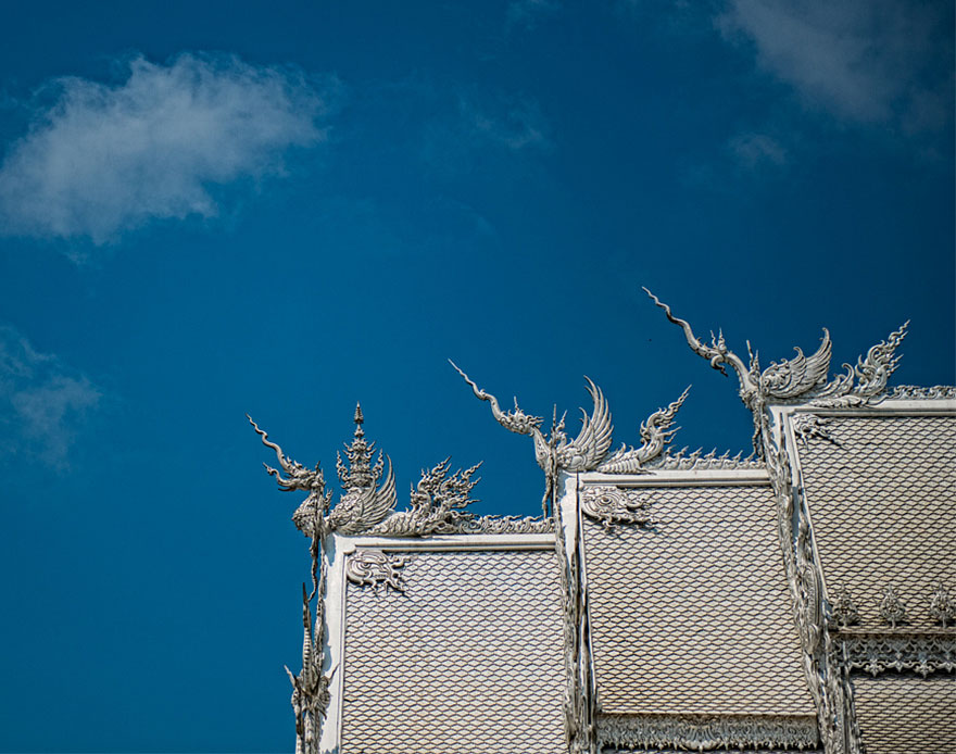 Thailand&#8217;s White Temple Looks Like It Came Down From Heaven