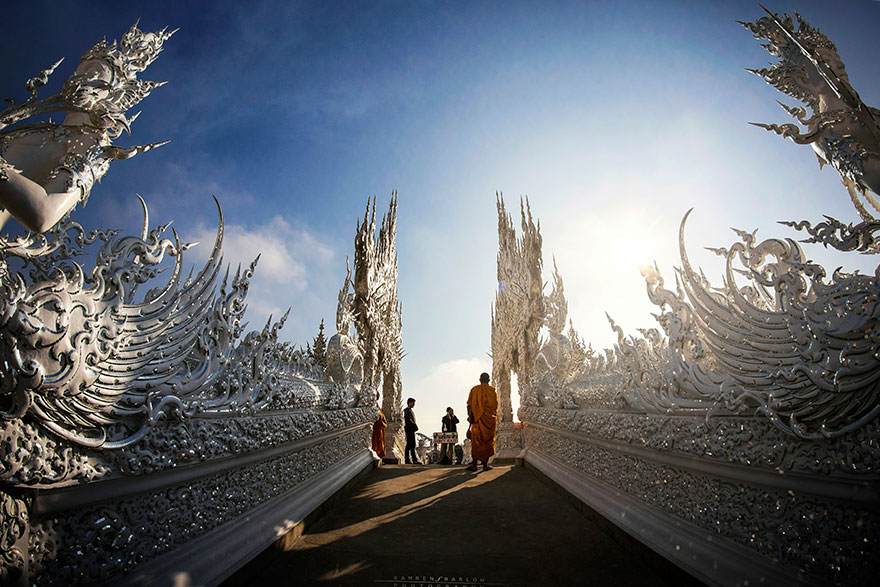 Thailand’s White Temple Looks Like It Came Down From Heaven Thailand’s White Temple Looks Like It Came Down From Heaven