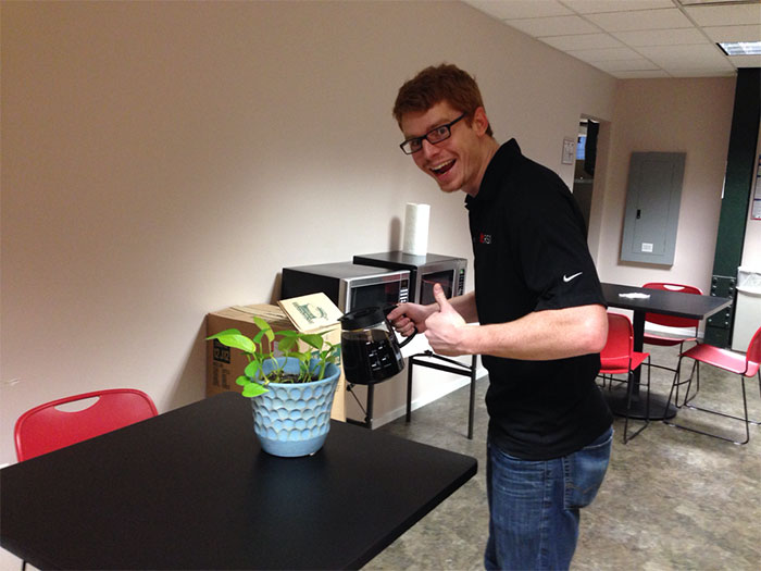 A Coworker Asked This Guy To Watch Her Plant For 4 Days. Here&#8217;s What He Did