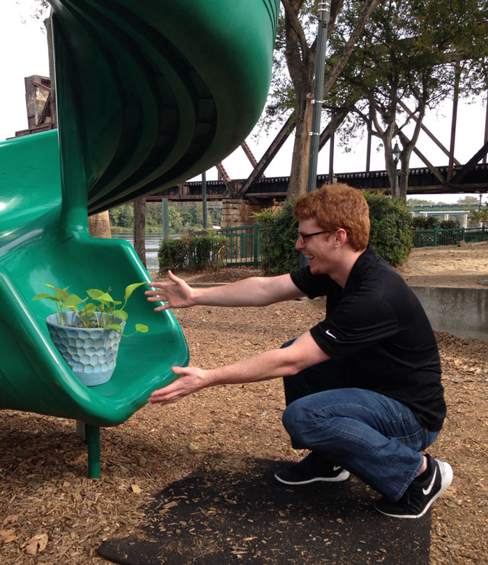 A Coworker Asked This Guy To Watch Her Plant For 4 Days. Here&#8217;s What He Did