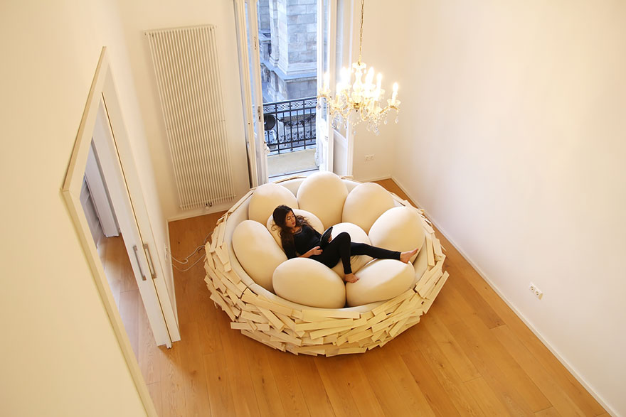 Giant Birdnest: Wooden Bed Filled With Soft Egg-Shaped Pillows Giant Birdnest: Wooden Bed Filled With Soft Egg-Shaped Pillows