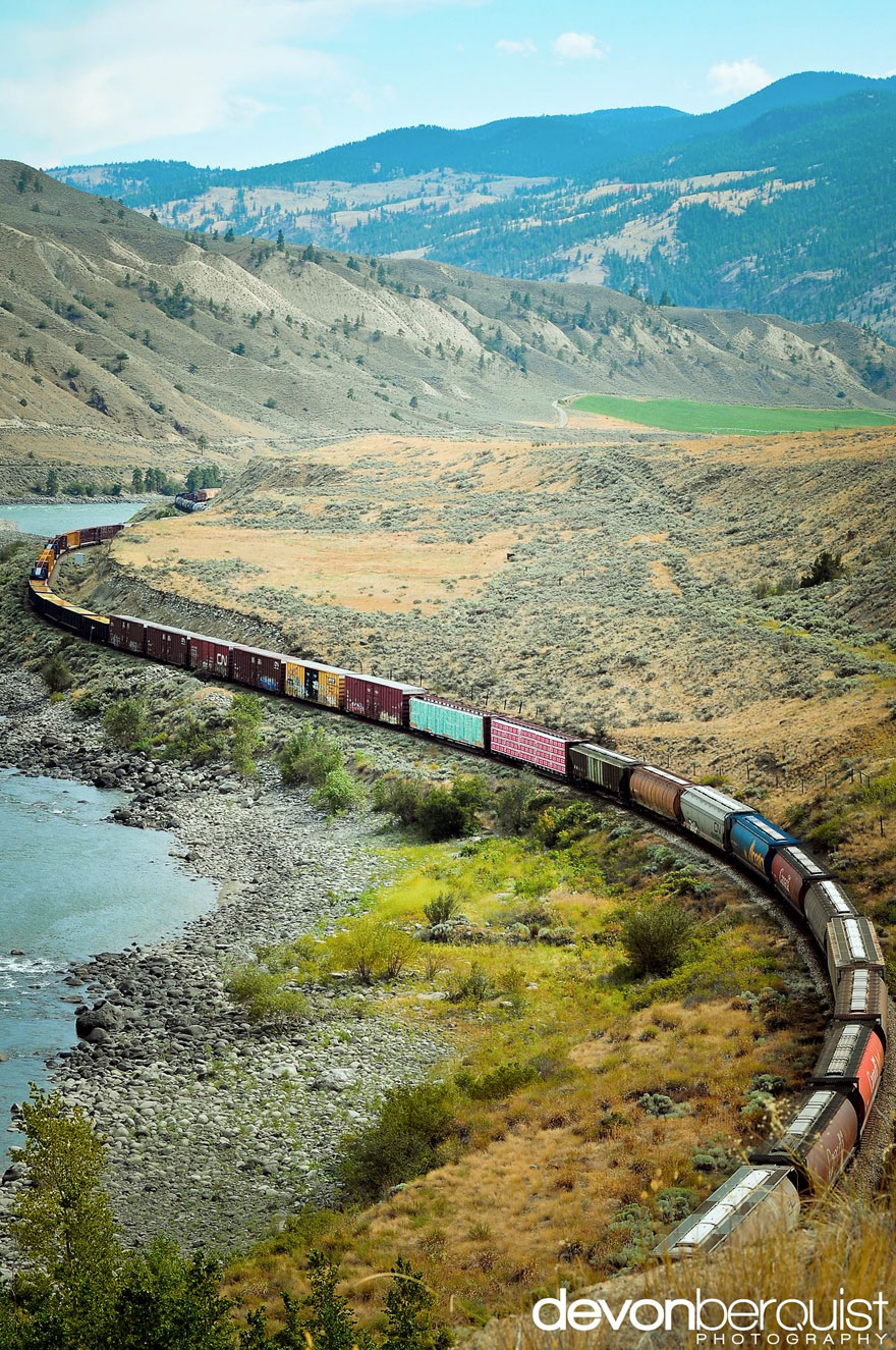 23 Year Old Hitchhiker Carries Camera For An Entire Year To Capture Canada&#8217;s Wild Beauty