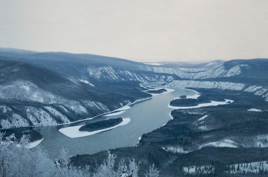 23 Year Old Hitchhiker Carries Camera For An Entire Year To Capture Canada&#8217;s Wild Beauty