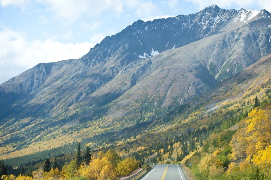 23 Year Old Hitchhiker Carries Camera For An Entire Year To Capture Canada&#8217;s Wild Beauty