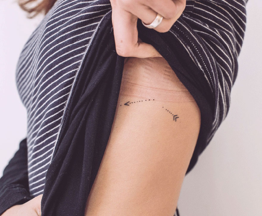 Artist Inks Her Friends With Minimalist Tattoos For Food, Lessons Or Books Artist Inks Her Friends With Minimalist Tattoos For Food, Lessons Or Books