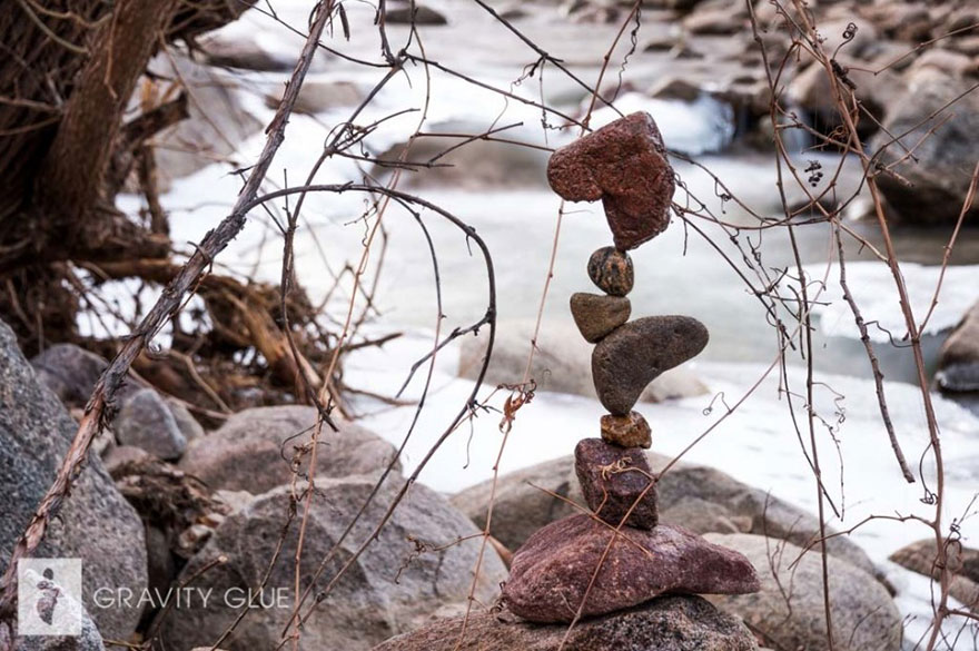 Artist Creates Impossible Towers Of Balanced Rocks To Meditate Artist Creates Impossible Towers Of Balanced Rocks To Meditate