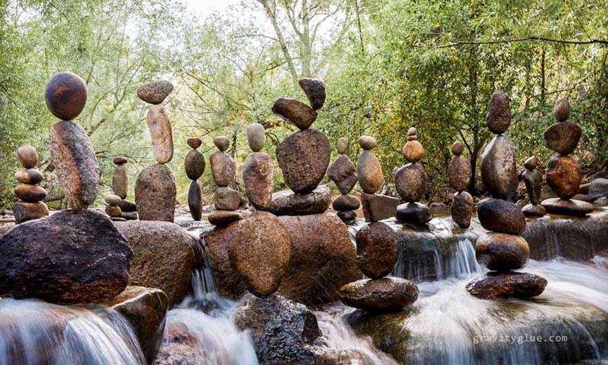 Artist Creates Impossible Towers Of Balanced Rocks To Meditate Artist Creates Impossible Towers Of Balanced Rocks To Meditate