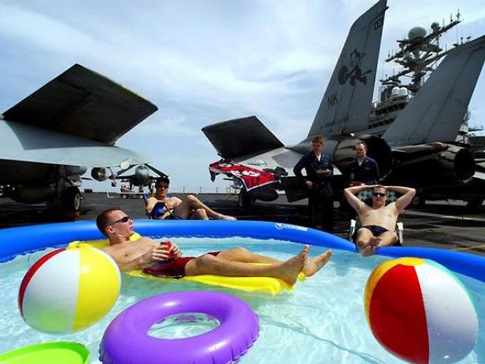 42 Soldiers On Their Days Off 42 Soldiers On Their Days Off