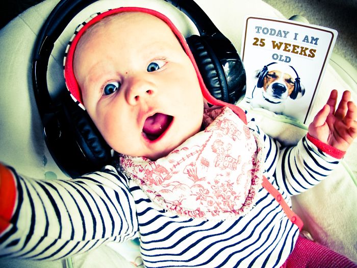 Mum Is Taking Creative Pictures Of Her Daughter Every Week Mum Is Taking Creative Pictures Of Her Daughter Every Week