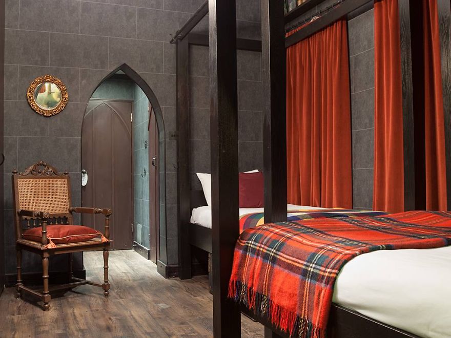 Harry Potter Fans Can Now Stay In Hogwarts-Themed Hotel Rooms Harry Potter Fans Can Now Stay In Hogwarts-Themed Hotel Rooms