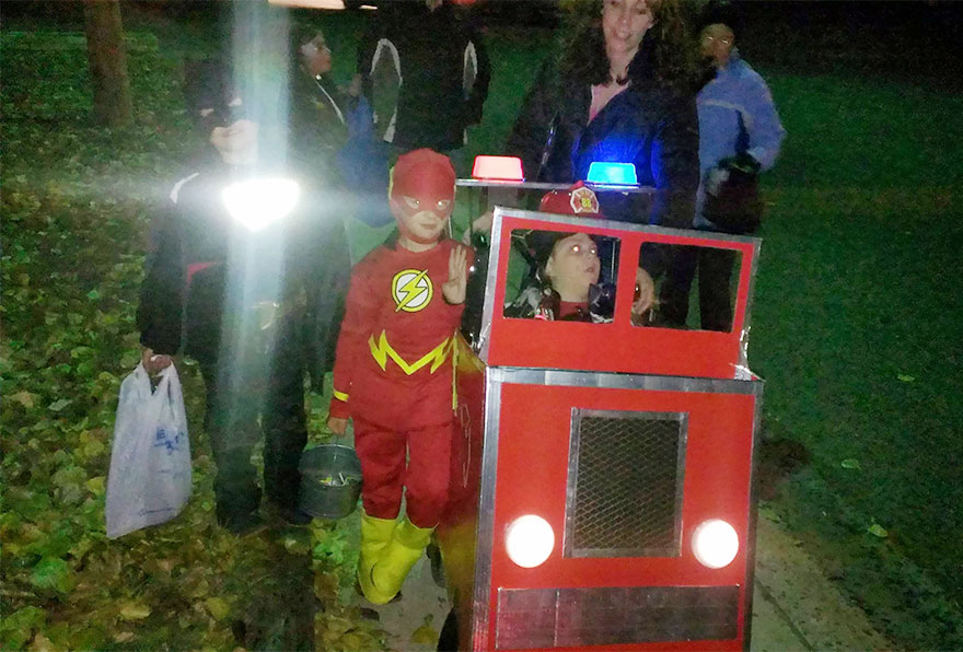 Step-Father Turns His 6-Year-Old Son With A Wheelchair Into A Tank For Halloween Step-Father Turns His 6-Year-Old Son With A Wheelchair Into A Tank For Halloween