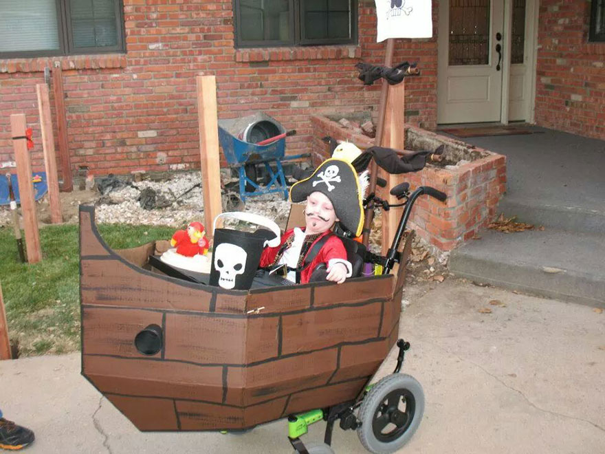 Step-Father Turns His 6-Year-Old Son With A Wheelchair Into A Tank For Halloween Step-Father Turns His 6-Year-Old Son With A Wheelchair Into A Tank For Halloween