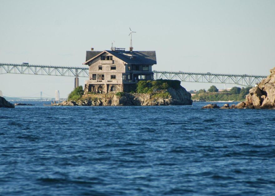 131 Little Lonely Houses For The Solitary Soul