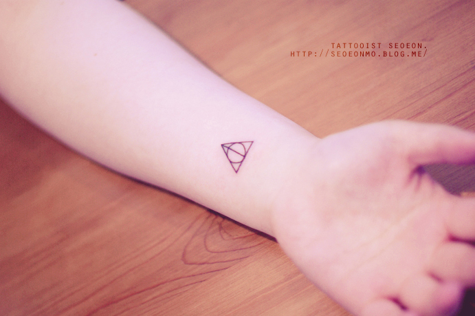 Minimalistic Tattoos By Seoeon Will Make You Want To Get Inked Minimalistic Tattoos By Seoeon Will Make You Want To Get Inked
