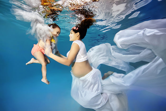 This Photographer Is Changing Maternity Photography With His Underwater Mermaid Moms This Photographer Is Changing Maternity Photography With His Underwater Mermaid Moms