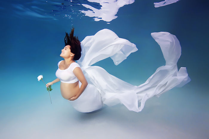 This Photographer Is Changing Maternity Photography With His Underwater Mermaid Moms This Photographer Is Changing Maternity Photography With His Underwater Mermaid Moms