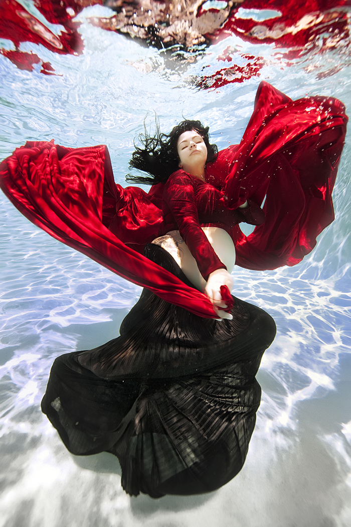 This Photographer Is Changing Maternity Photography With His Underwater Mermaid Moms This Photographer Is Changing Maternity Photography With His Underwater Mermaid Moms