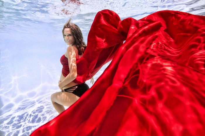 This Photographer Is Changing Maternity Photography With His Underwater Mermaid Moms This Photographer Is Changing Maternity Photography With His Underwater Mermaid Moms