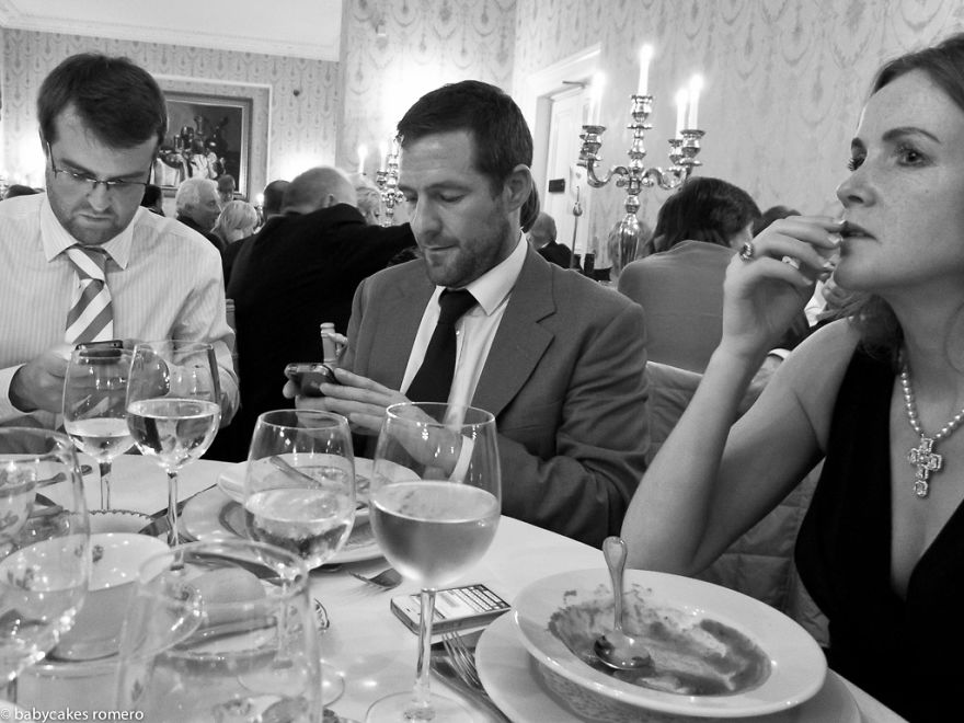 The Death Of Conversation: I Photograph People Obsessed With Their Smartphones