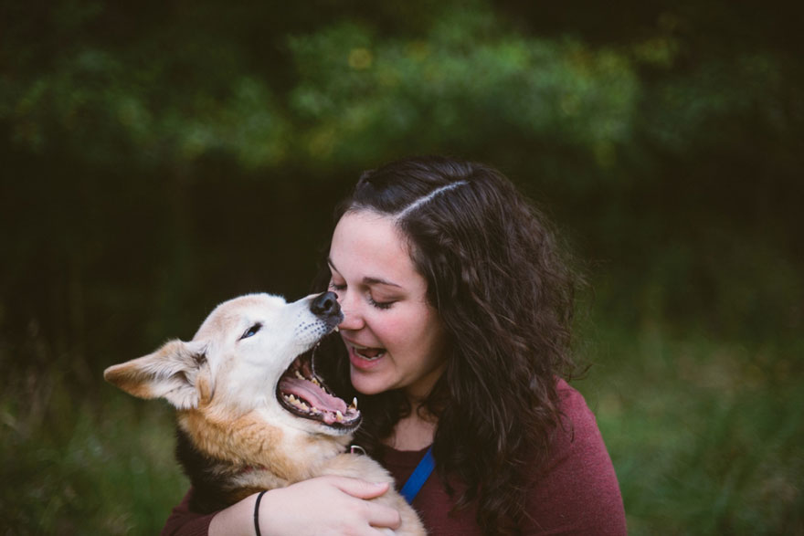 Photographer Says Goodbye To Her 16-Year-Old Dog With Heartwarming Photoshoot
