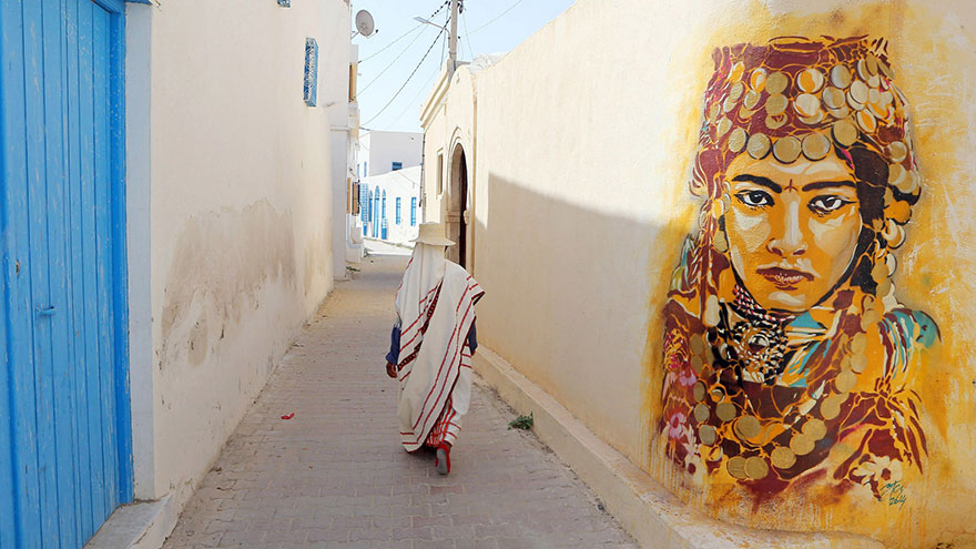 150 Street Artists From 30 Countries Turn Old Tunisian Village Into Outdoor Art Gallery 150 Street Artists From 30 Countries Turn Old Tunisian Village Into Outdoor Art Gallery