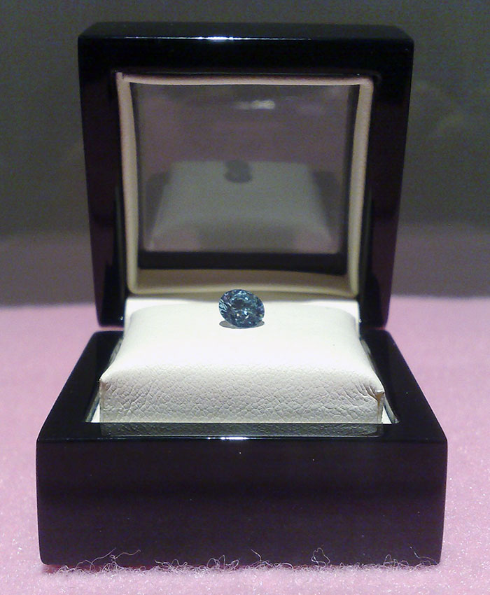 Ashes To Diamonds: Swiss Company Turns People’s Cremated Remains Into Diamonds Ashes To Diamonds: Swiss Company Turns People’s Cremated Remains Into Diamonds