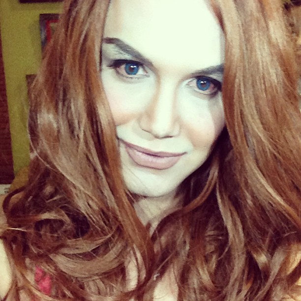 Guy Uses Makeup To Transform Himself Into Female Hollywood Celebrities Guy Uses Makeup To Transform Himself Into Female Hollywood Celebrities