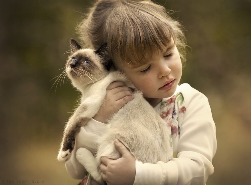 179 Heartwarming Photos Of Kids Playing With Their Cats 179 Heartwarming Photos Of Kids Playing With Their Cats