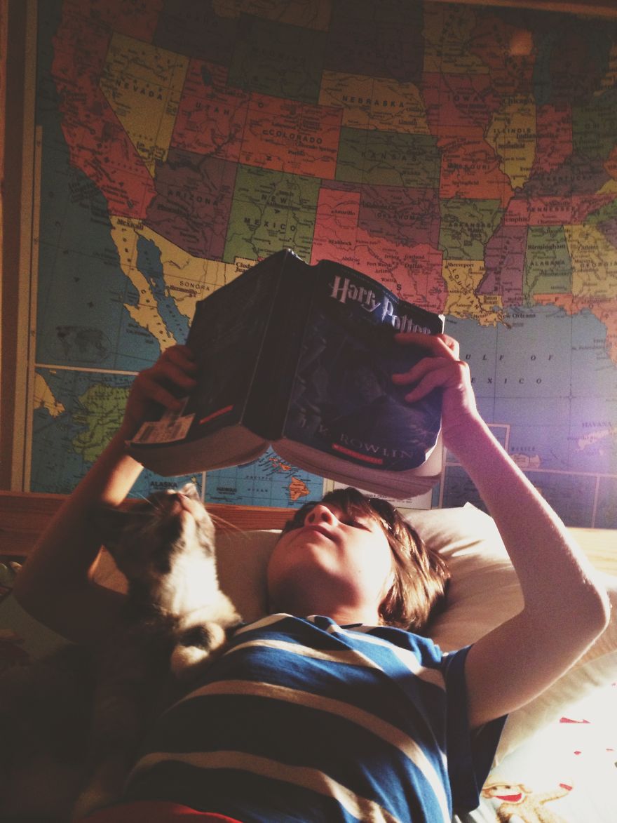 179 Heartwarming Photos Of Kids Playing With Their Cats 179 Heartwarming Photos Of Kids Playing With Their Cats