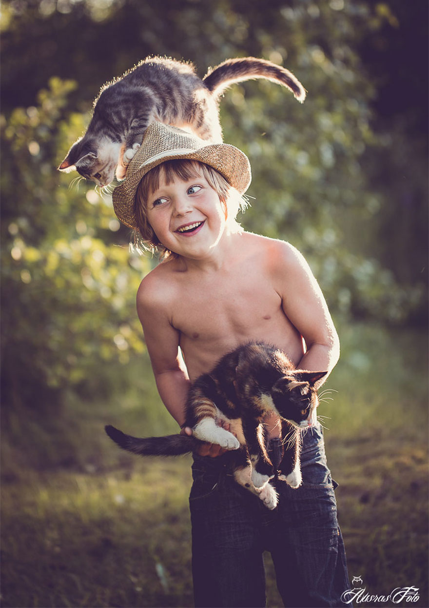 179 Heartwarming Photos Of Kids Playing With Their Cats 179 Heartwarming Photos Of Kids Playing With Their Cats
