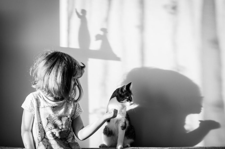 179 Heartwarming Photos Of Kids Playing With Their Cats 179 Heartwarming Photos Of Kids Playing With Their Cats